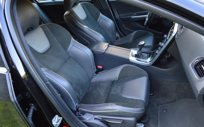 Volvo V60 cena 47900 przebieg: 219141, rok produkcji 2016 z Świdnica małe 497